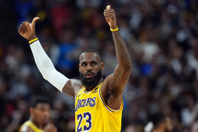 LeBron James Extends Lakers Contract